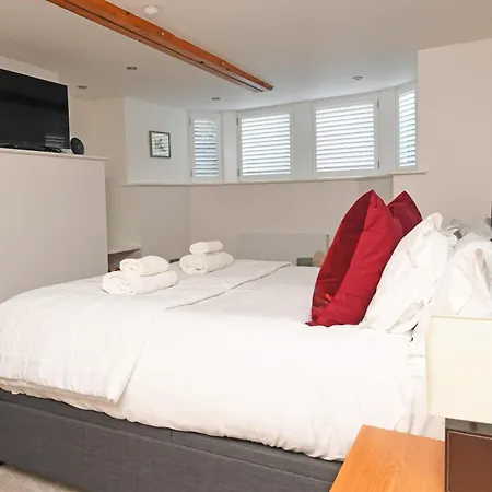 Valley Gardens View - Ground Floor Duplex - Patio Apartment *